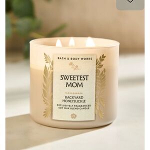 Bath & Body Works Sweetest Mom Backyard Honeysuckle 3-Wick Candle - Beige & Gold
